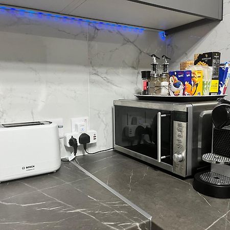 Modern Apartment Near Mckenzie Beach لارنكا المظهر الخارجي الصورة